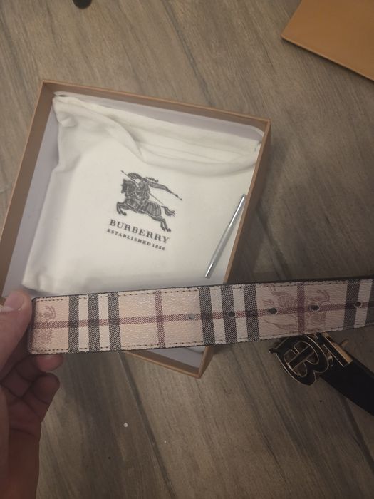 Curea burberry  neagra