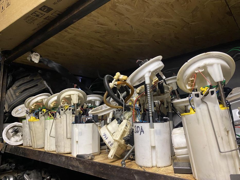 Бензинови и дизелови  помпи в резервоара за бмв