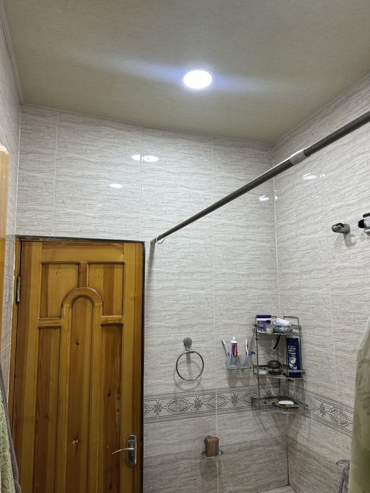 1 etaj 2 ta xovli 4 xonali remnot yaxshi