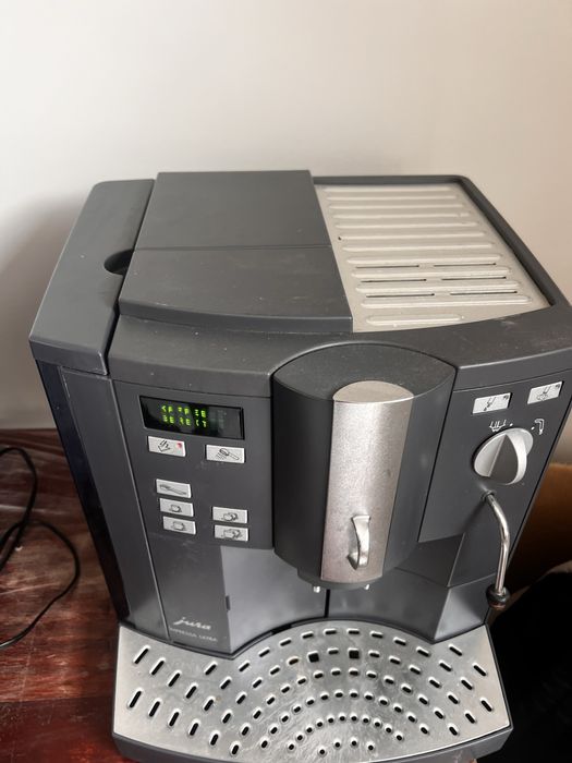 Vand aparat cafea Jura cu macinat boabe