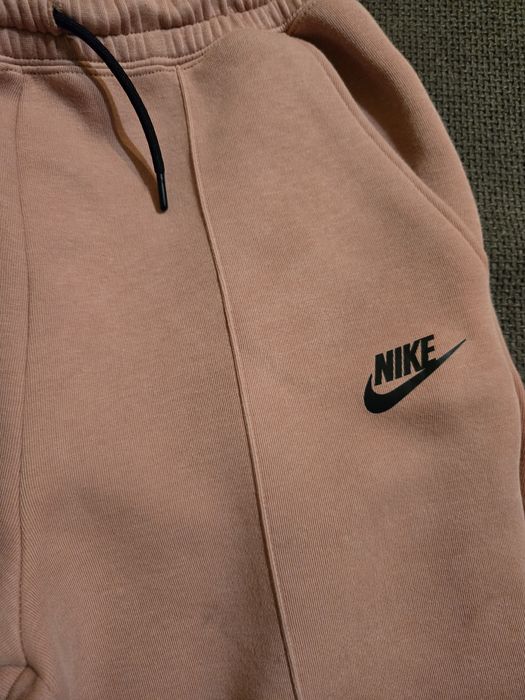 Nike Tech Fleece! Оригинален дамски анцуг!