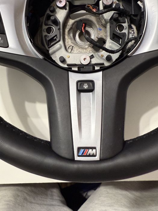 Volan G30/G31/G15/G16/G11/G12 Stare Ca Nou original Cu INCALZIRE