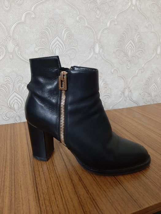 Продам женские  сапоги