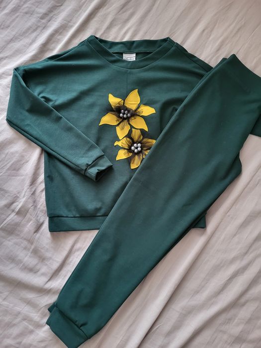 Көйлек пен спортивка сатылады