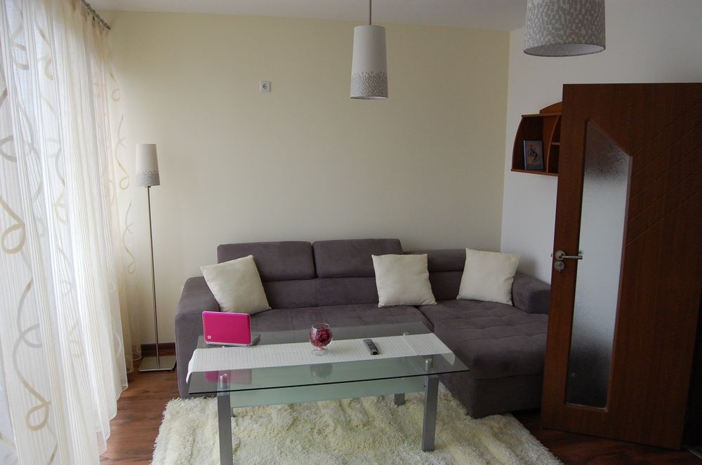 Дава се под наем Двустаен апартамент в Варна, Център - 60 кв.м за 433.5 € - Снимка #1