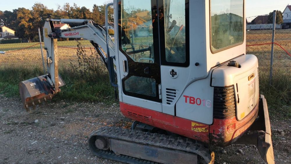 Мини багер с чук свредел 3 кофи и Бобкат дробилка бобкат за Варна