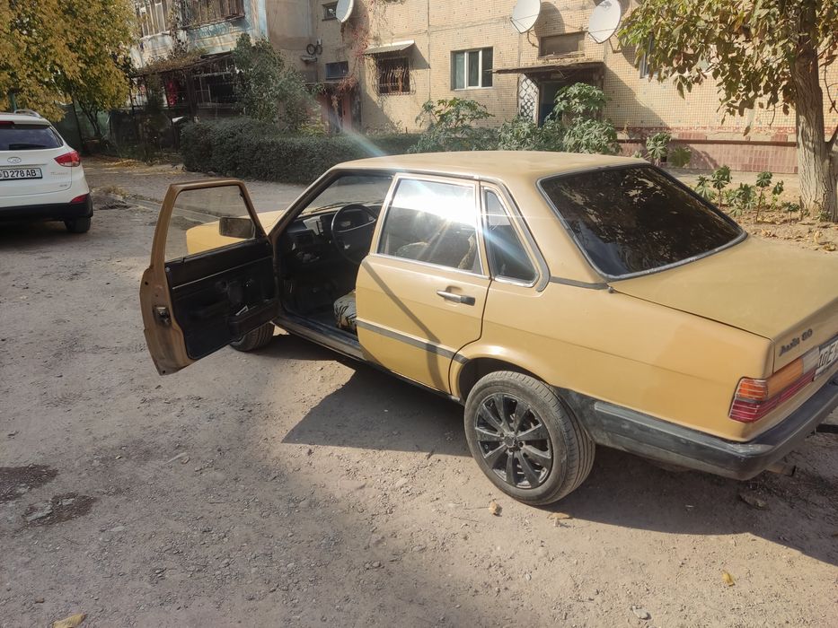 Продам автомобиль AUDI 80 B2