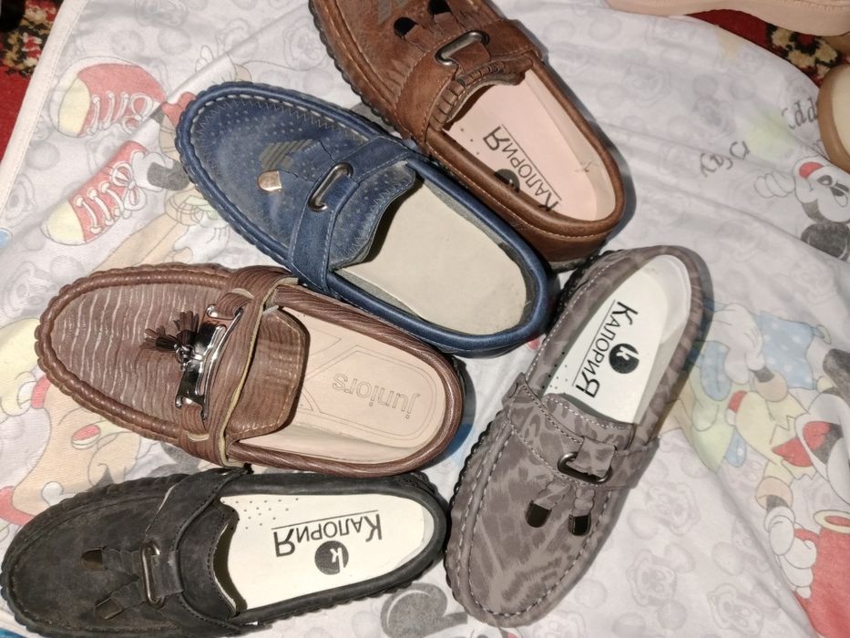 Bolalar oyoq kiyimlari skidkada