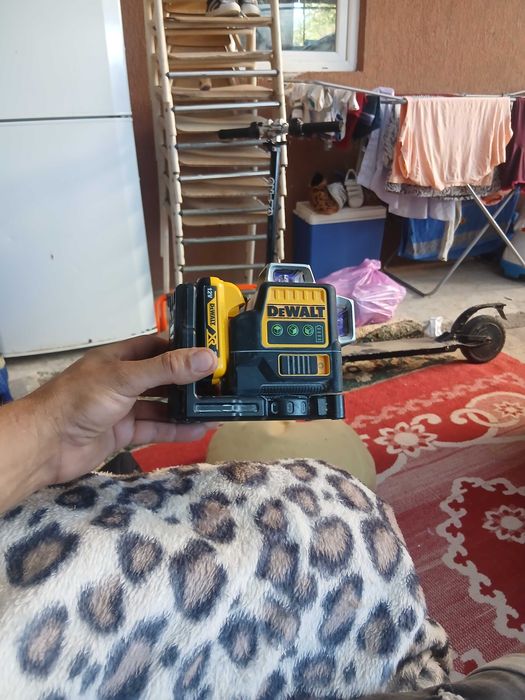 Vand laser dewalt folosit doar de 2 ori original