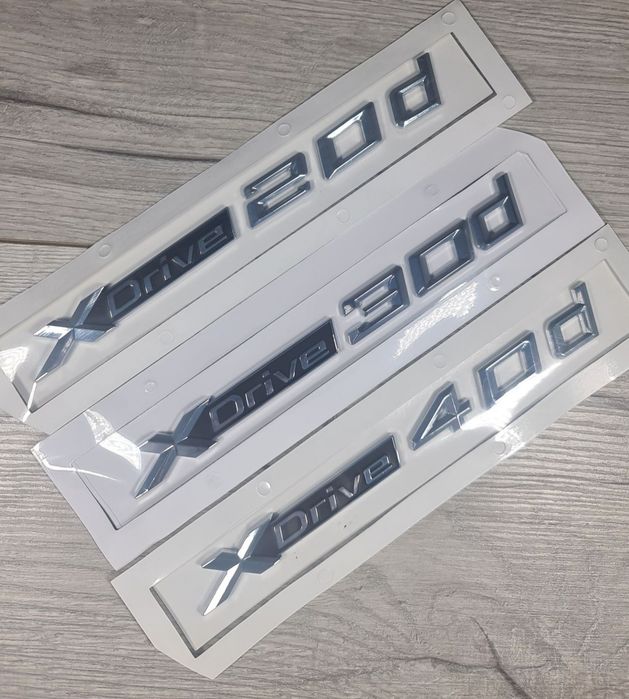 Emblema-Sigla-Logo-Stema-Xdrive-Bmw-20d-30d-35-40d-X1-X3-X4-X5-X6-F36-F32-F01-F25-F26-G01-G02-G11-G30-G20-F10-F30-E70-E71-F15-F16-G05-G06-Negru-Lucios