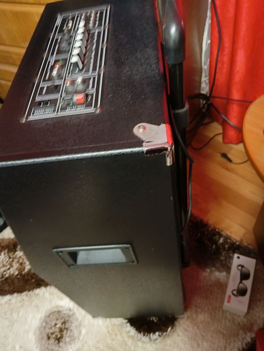 Vând boxa portabila