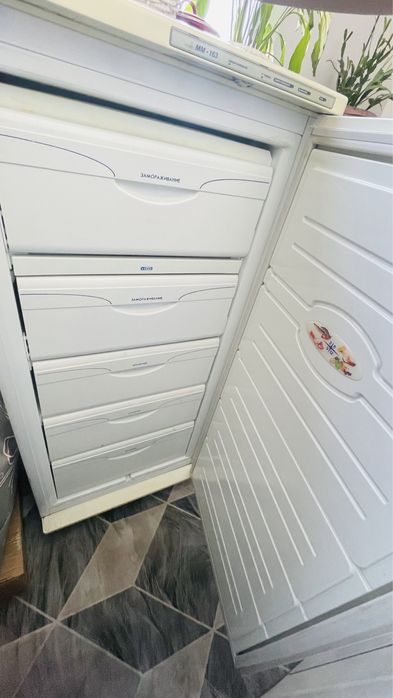 Морозильник в отличном состоянии Атлант