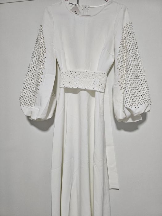 Белое длинное платье