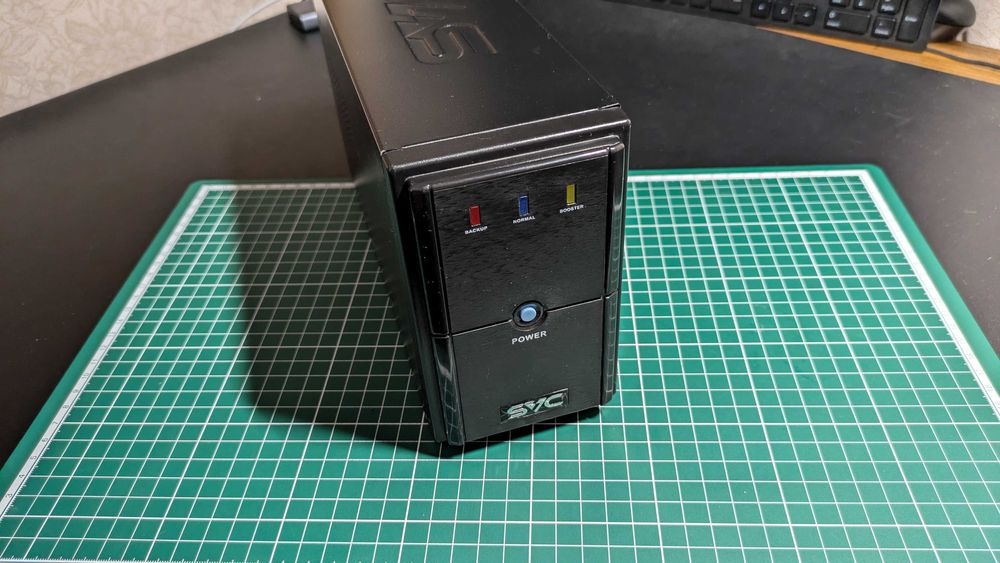 Источник бесперебойного питания (ИБП) SVC V-500-L (новый аккумулятор)