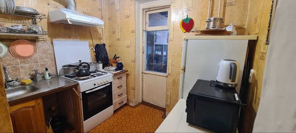 Продам 4 комнатную квартиру в хорошем районе