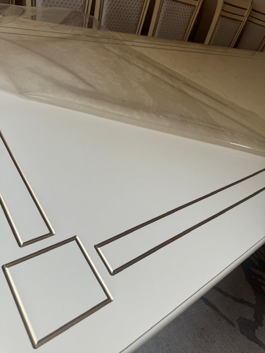 Стол для гостинной