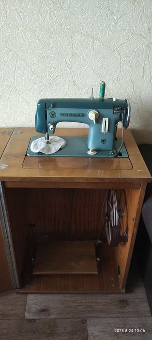 Швейная машинка Чайка 2