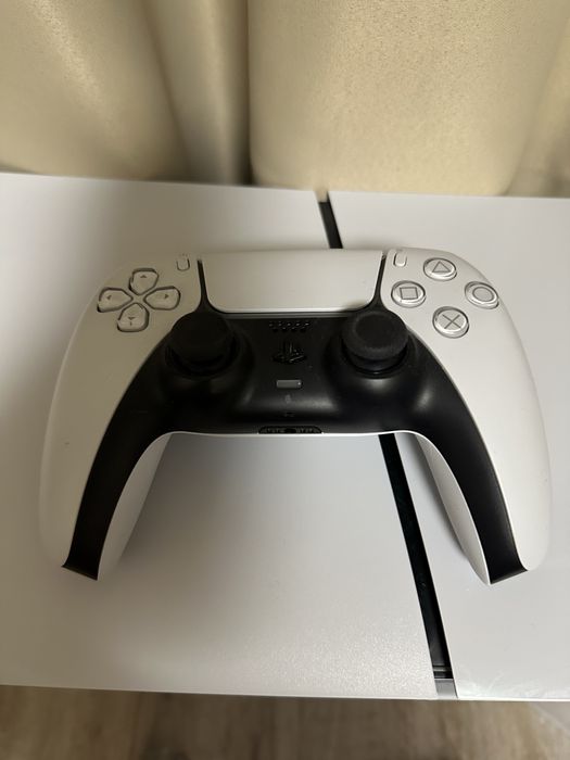 PS5 Slim + 2 джойстика + Pulse слушалки + 3 игри