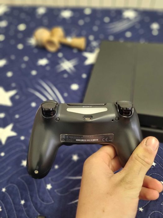 Vand ps 4 într-o stare foarte bună