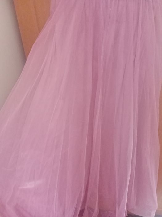 Kechki toʻylar uchun koʻylaklar sotiladi