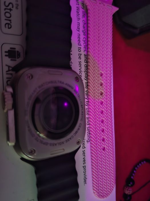 Smartwatch Ultra 49mm – Ecran mare, Curea Neagră + Curea Roz cadou, Ca Nou!
