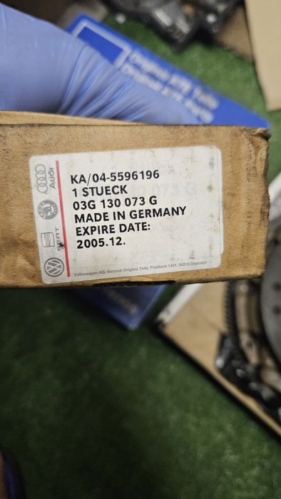 Чисто нов инжектор помпа дюза 03g130073g голф 5 golf 5 BKD 2.0tdi