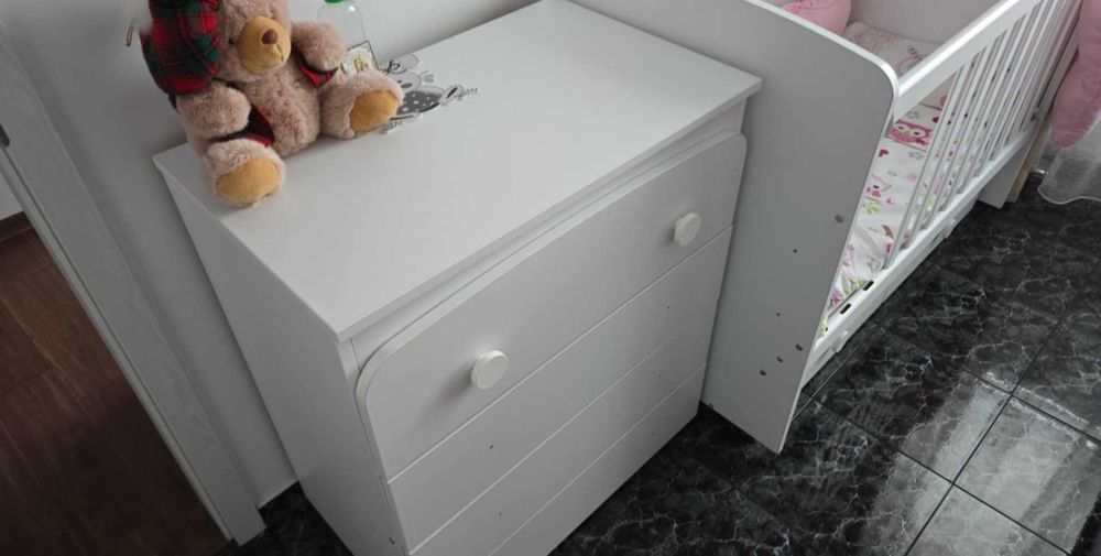 Леглото и шкафче