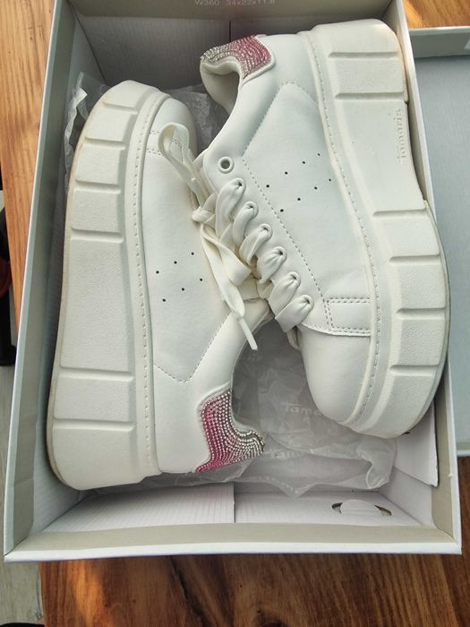 Tamaris естествена кожа