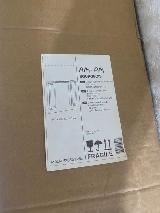 Продается тумба с зеркалом