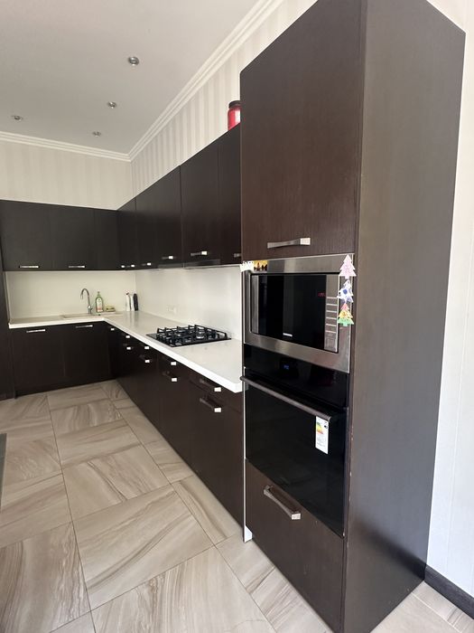 Продам кухню с техникой 4,7 м