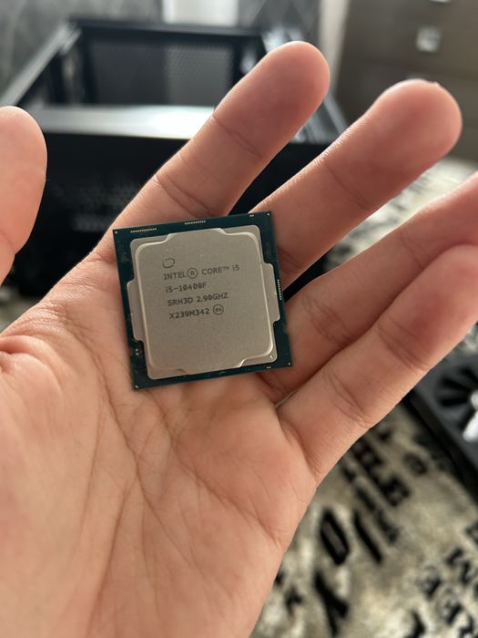 Pachet PC Gaming - i5 10400F (Box) / Carcasă sticlă + Sursă 700W