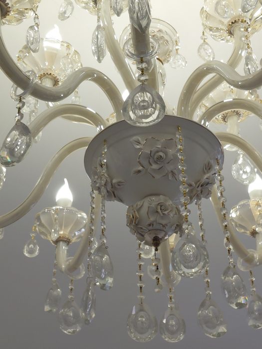 Продам Люстрый хорошом состояние.