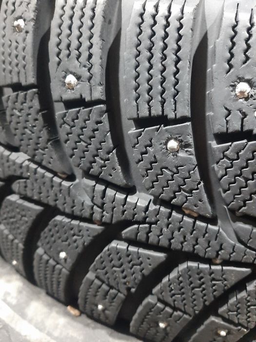 Продам шины 215/55/17 Корея.