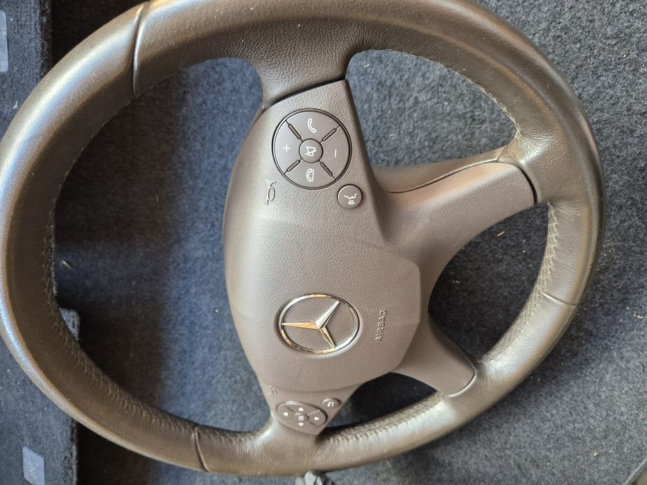 Кафяв волан за Мерцедес Ц класа W204