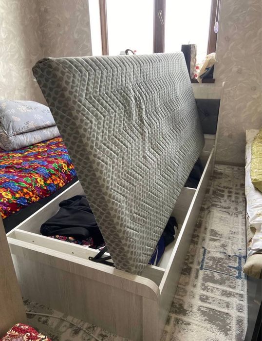 Divan, krovat, matras