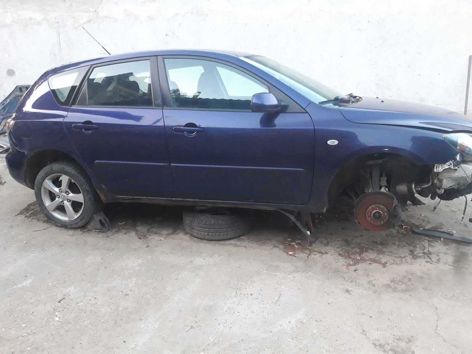 Мазда  3 - Само на части