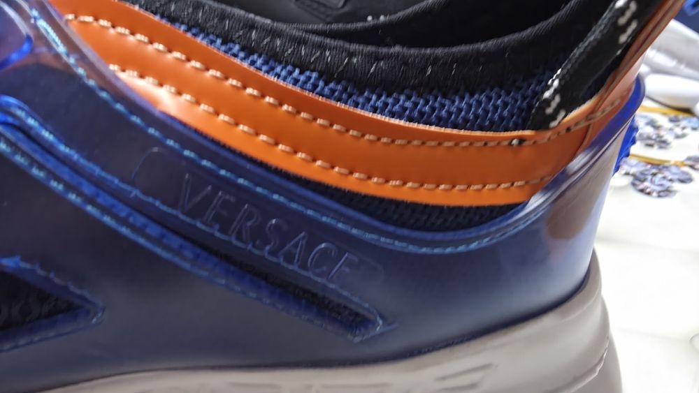 Versace Chain reaction