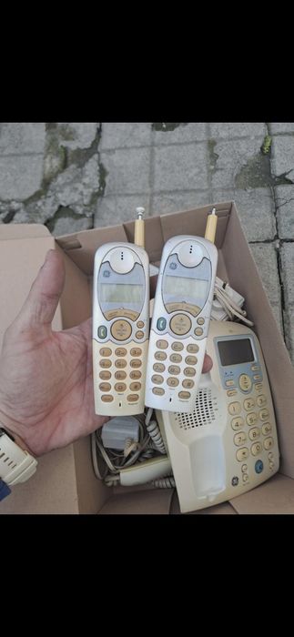 Телефон с 2 безжични слушалки