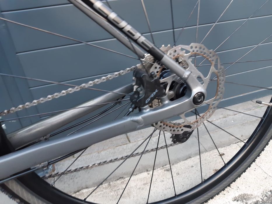 Bicicleta Gravel Cube