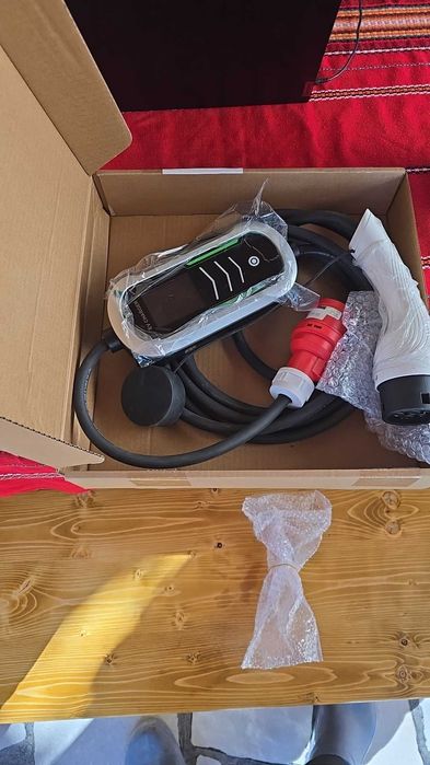 Чисто нова зарядна станция за автомобл 11kw трифазна