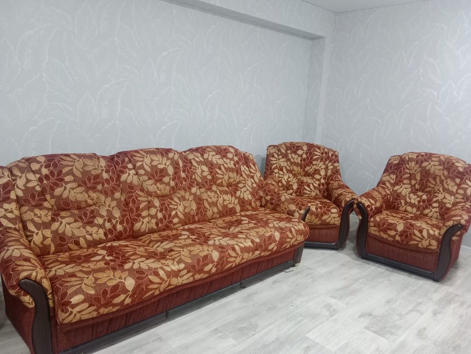 Продам диван и кресла