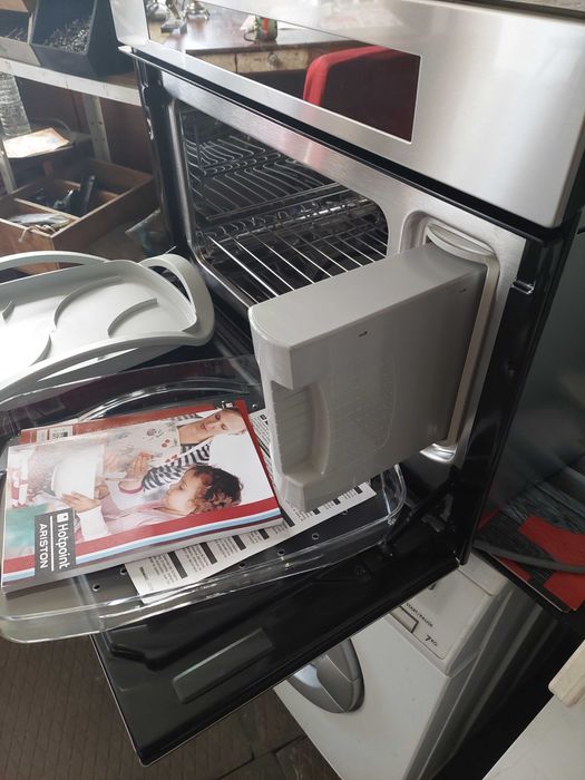 НОВА фурна за готвене на пара Hotpoint Ariston SO100HA