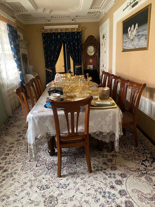 Стол со стульями мебель в хорошом состяни 12 стульев цена договорная..