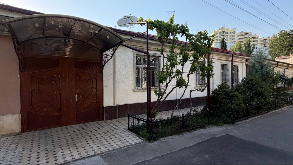 Продаётся дом 4.3 сотки под строительство Мирзо Улугбекский р. Дархон