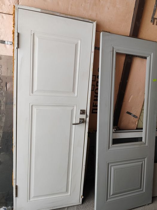 Есік сатылады. 2 есік бар