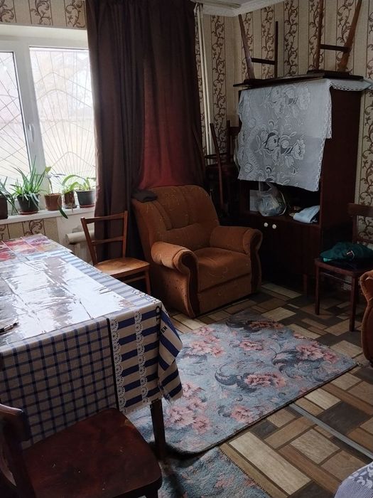 Квартира однокомнатная с подвалом в центре Ангрена