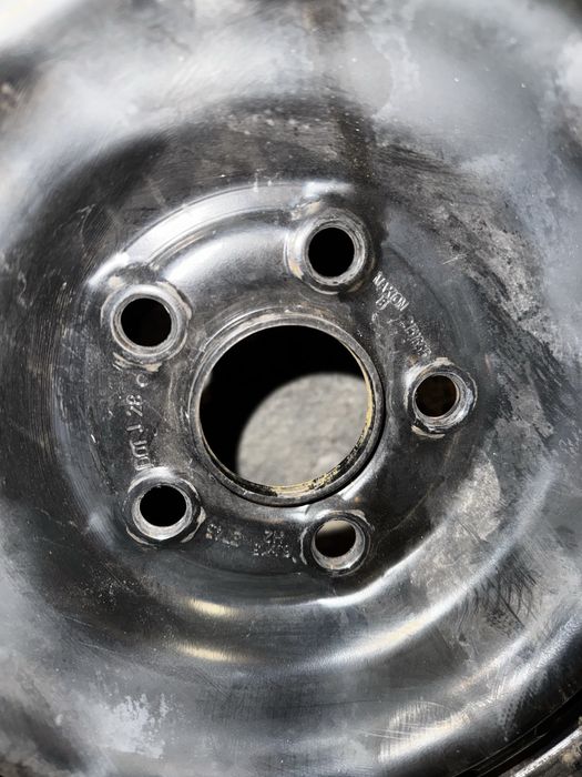 Оригинални джанти с гуми и тасове Toyota 5x100 15''