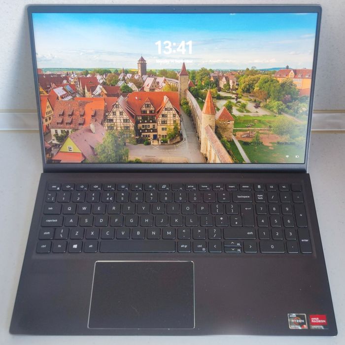 Dell Vostro 5515 Ryzen 5 5500U / 16GB / 512GB SSD / 15.6" FHD