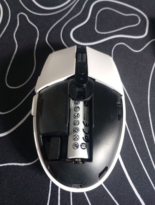 !!ЧИСТО НОВА!!Logitech g 304 безжична мишка