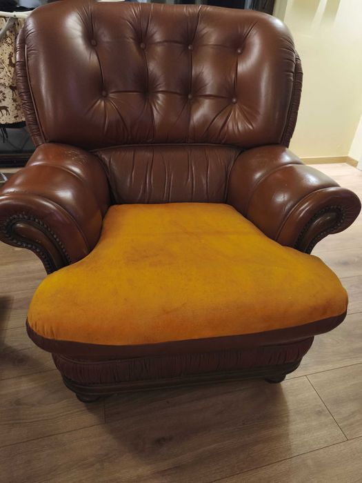 Комплект кожен диван + 2 фотьойла – класически стил, здраво качество